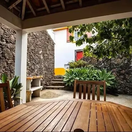 Capelas Mansion بيت للعطل